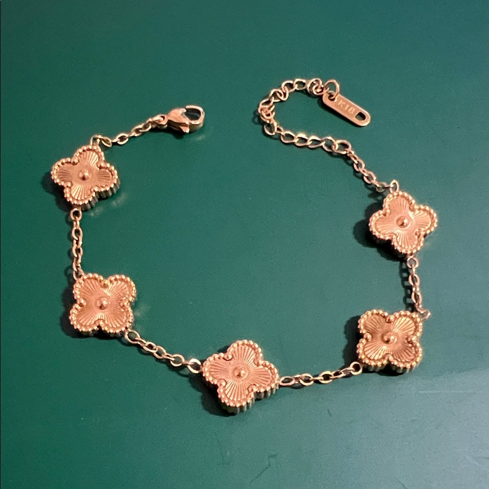 Fashion Elegant Gold Flower Bracelet